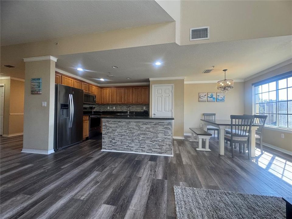 For Rent: $4,000 (3 beds, 3 baths, 1907 Square Feet)