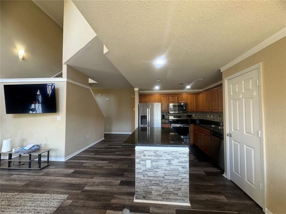 For Rent: $4,000 (3 beds, 3 baths, 1907 Square Feet)