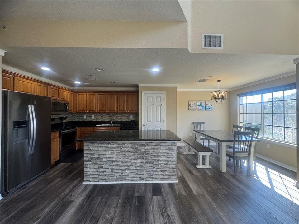 For Rent: $4,000 (3 beds, 3 baths, 1907 Square Feet)