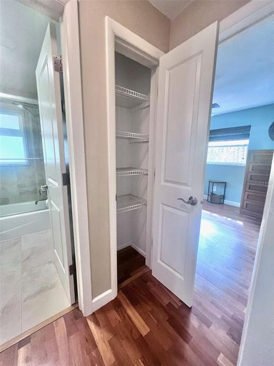 待售: $475,000 (2 贝兹, 1 浴室, 1033 平方英尺)