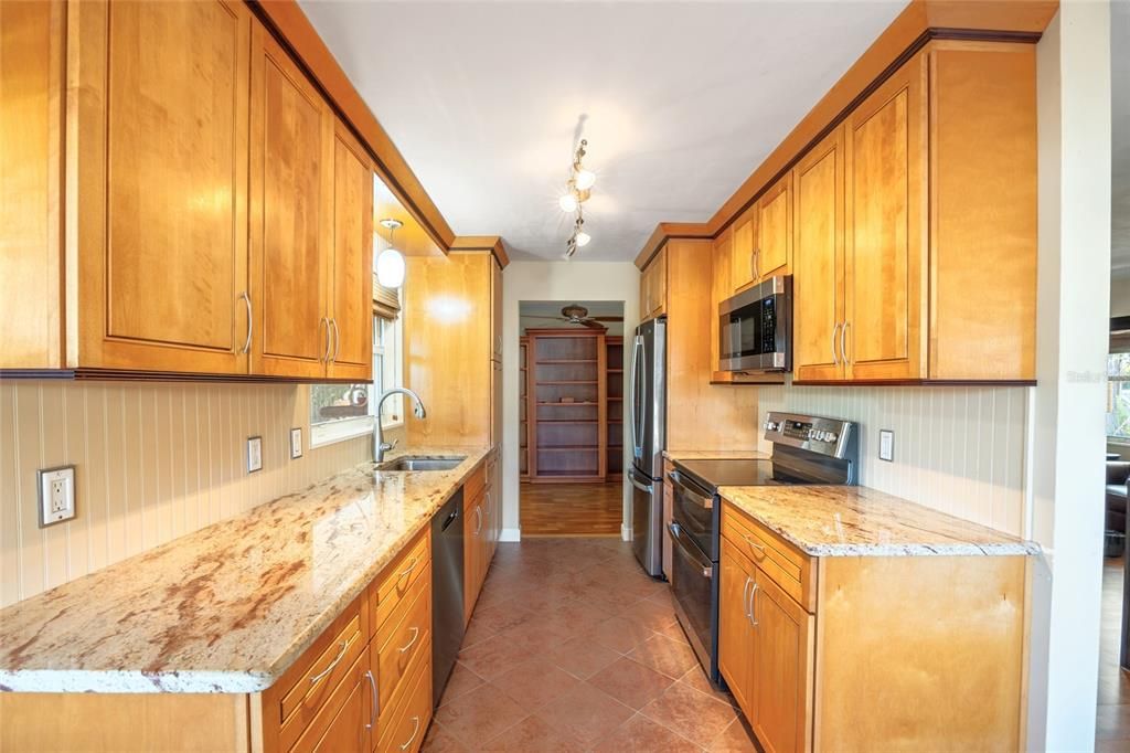 待售: $475,000 (2 贝兹, 1 浴室, 1033 平方英尺)