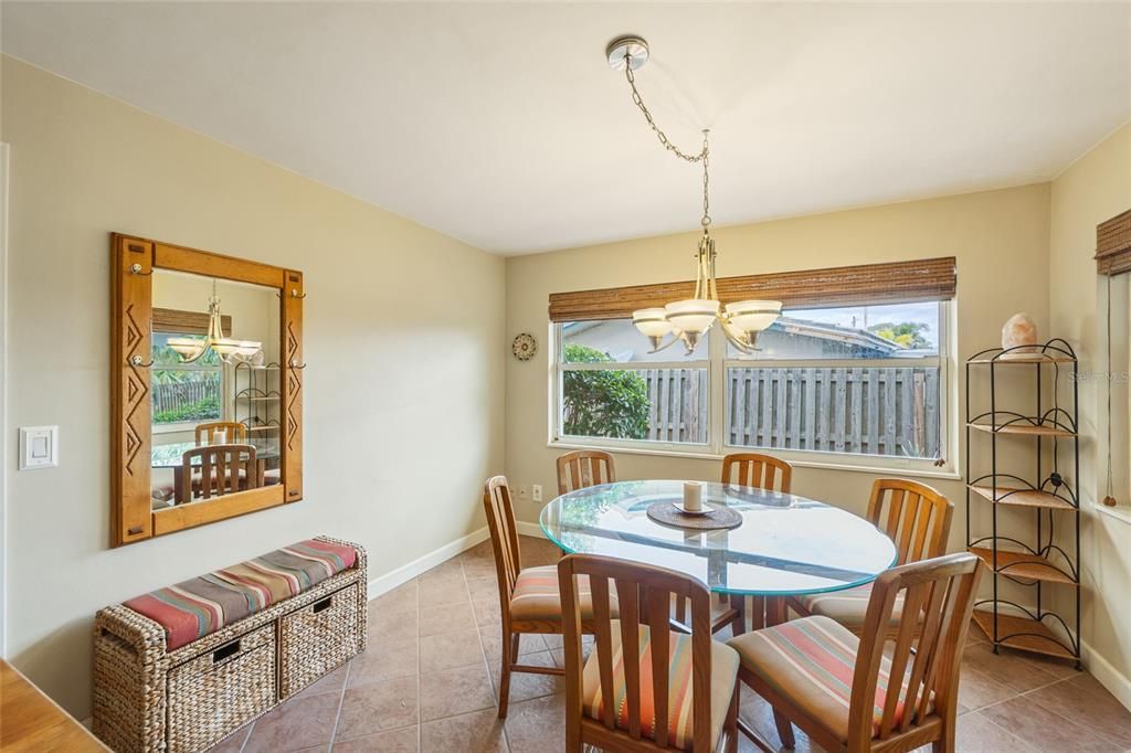 待售: $475,000 (2 贝兹, 1 浴室, 1033 平方英尺)