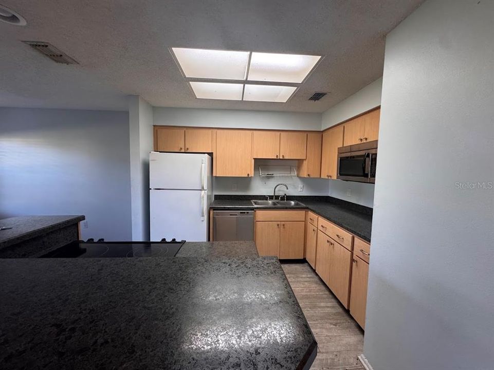 出租: $1,795 (2 贝兹, 1 浴室, 1068 平方英尺)