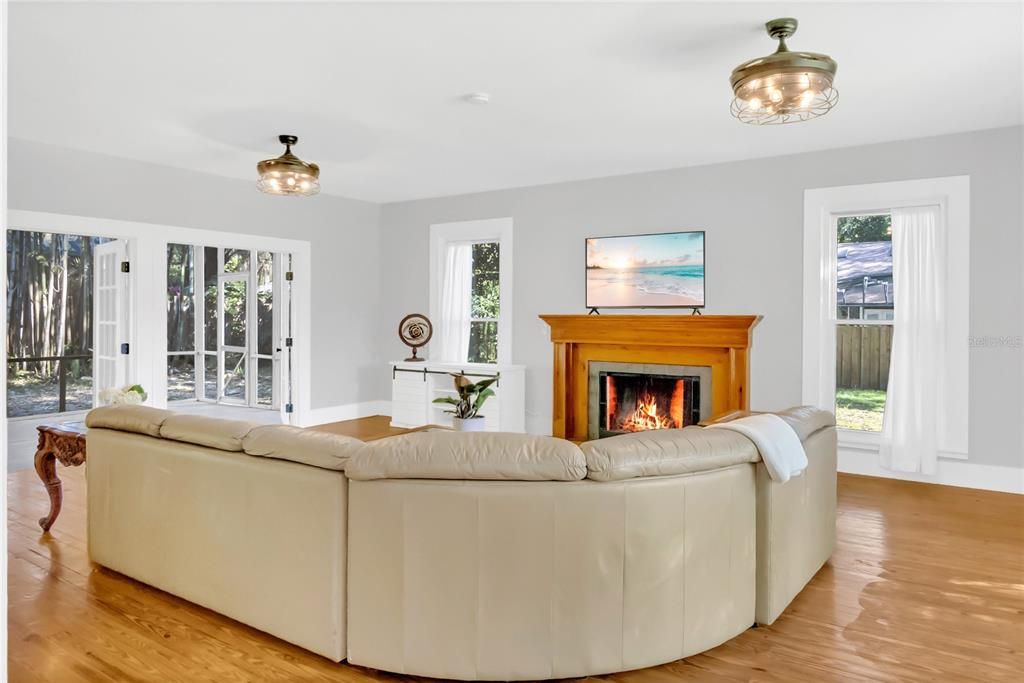 For Sale: $895,000 (4 beds, 3 baths, 2410 Square Feet)