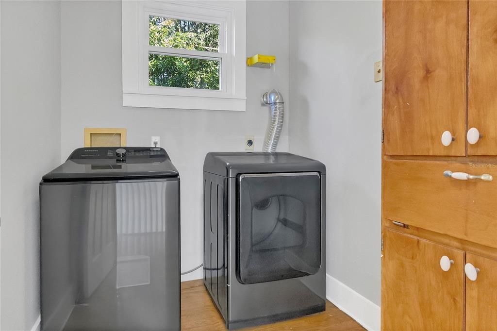 For Sale: $895,000 (4 beds, 3 baths, 2410 Square Feet)