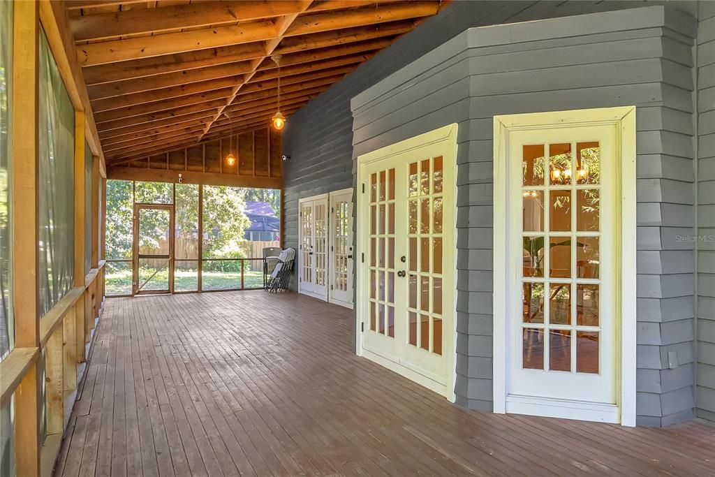 For Sale: $895,000 (4 beds, 3 baths, 2410 Square Feet)