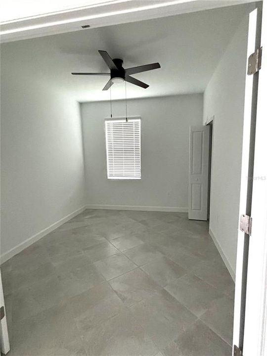 合同活跃: $1,800 (3 贝兹, 2 浴室, 1417 平方英尺)