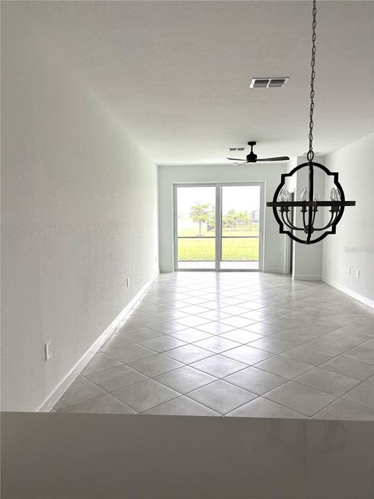 合同活跃: $1,800 (3 贝兹, 2 浴室, 1417 平方英尺)