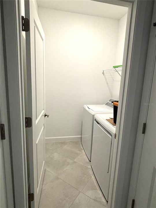 合同活跃: $1,800 (3 贝兹, 2 浴室, 1417 平方英尺)