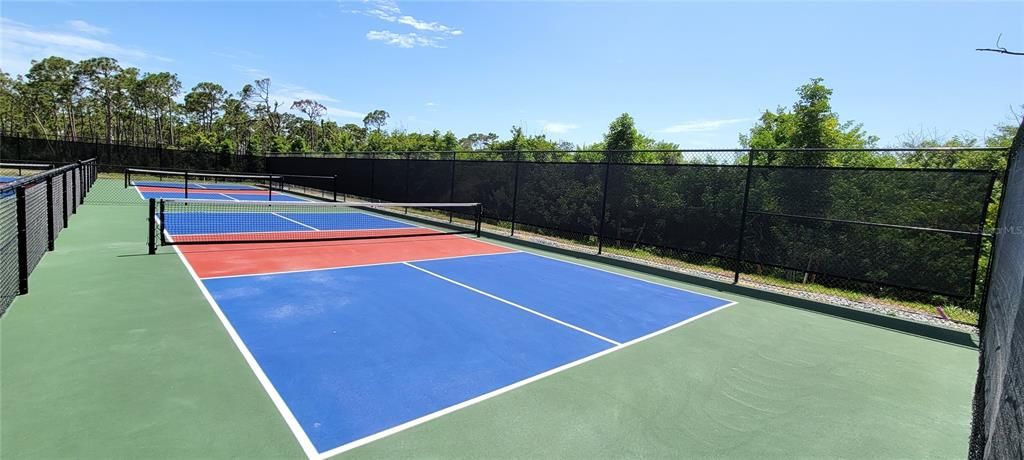 合同活跃: $1,800 (3 贝兹, 2 浴室, 1417 平方英尺)