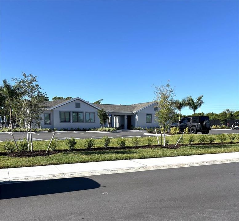 合同活跃: $1,800 (3 贝兹, 2 浴室, 1417 平方英尺)