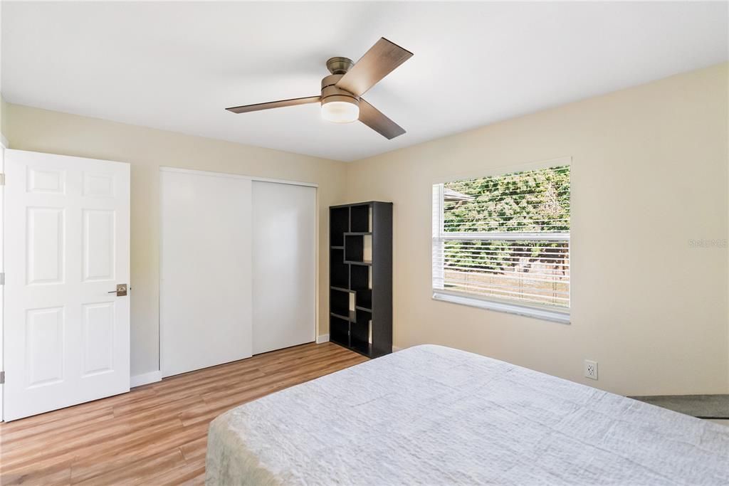 待售: $330,000 (2 贝兹, 1 浴室, 937 平方英尺)