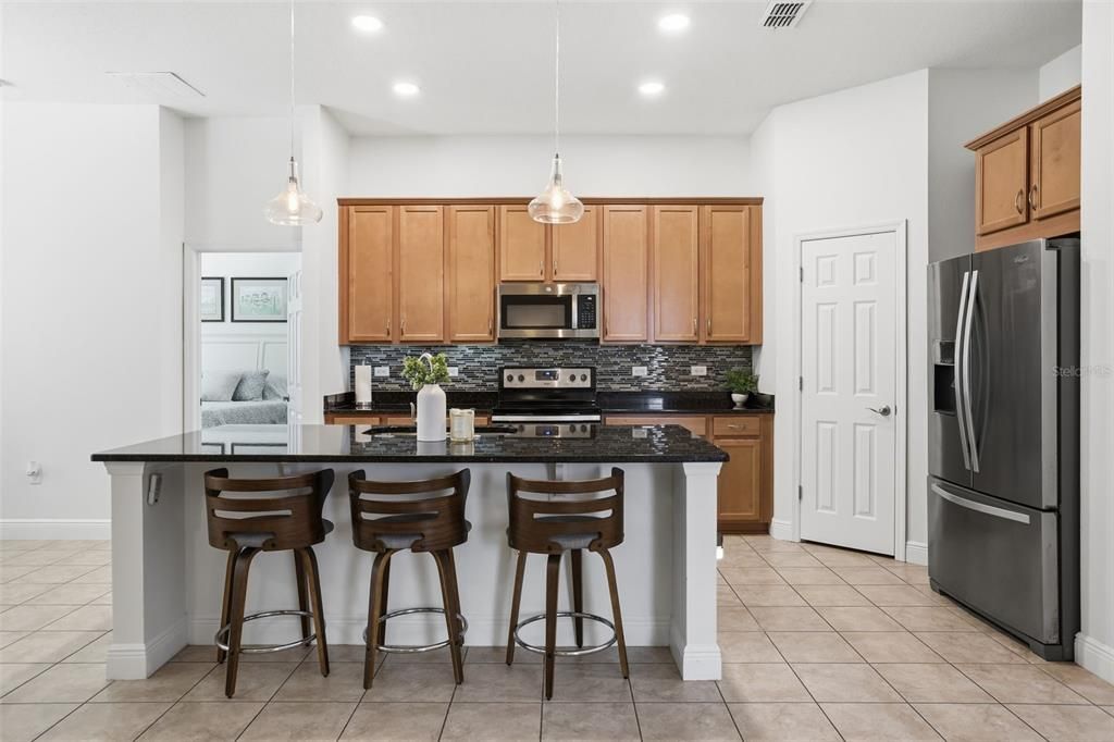 Под контрактом: $619,000 (3 спален, 2 ванн, 2072 Квадратных фут)