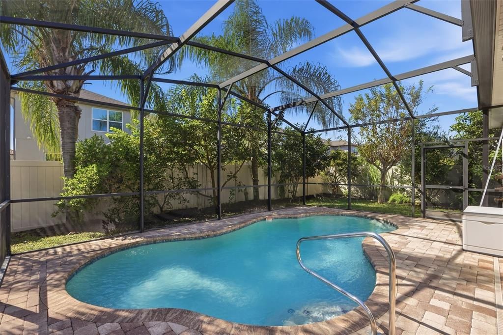 Под контрактом: $619,000 (3 спален, 2 ванн, 2072 Квадратных фут)