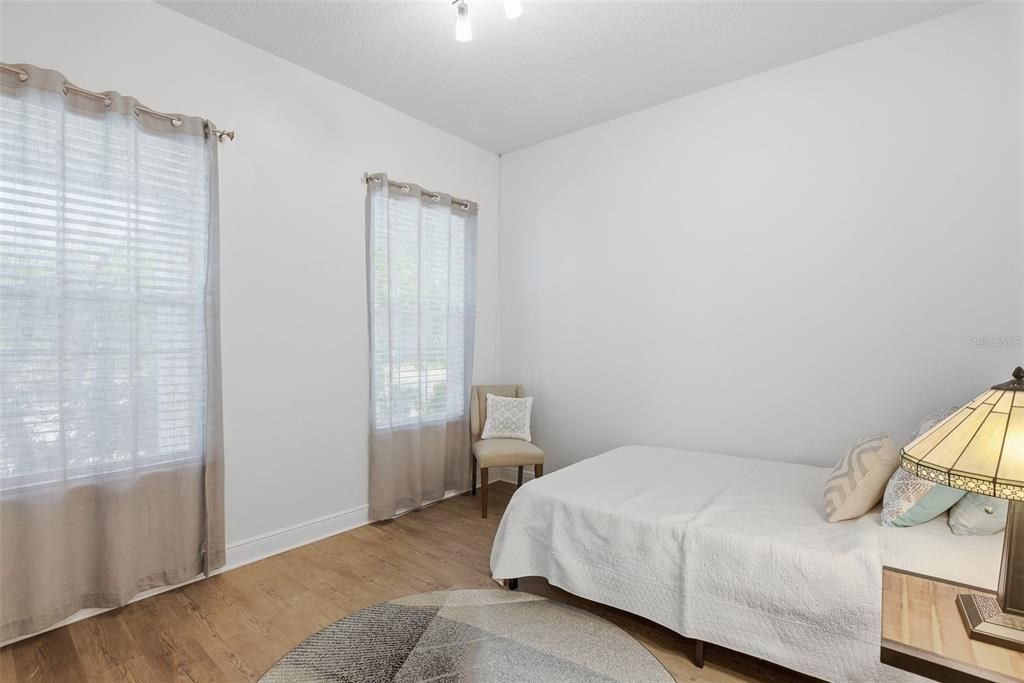 Под контрактом: $619,000 (3 спален, 2 ванн, 2072 Квадратных фут)