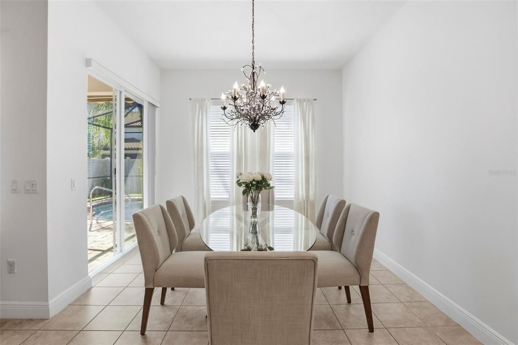 Под контрактом: $619,000 (3 спален, 2 ванн, 2072 Квадратных фут)