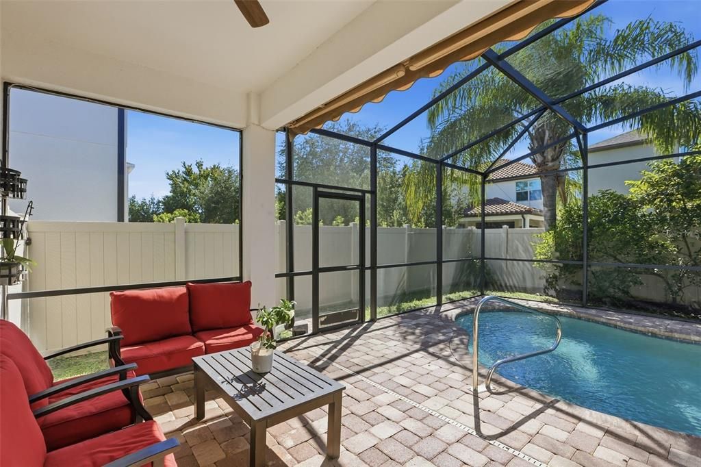 Под контрактом: $619,000 (3 спален, 2 ванн, 2072 Квадратных фут)