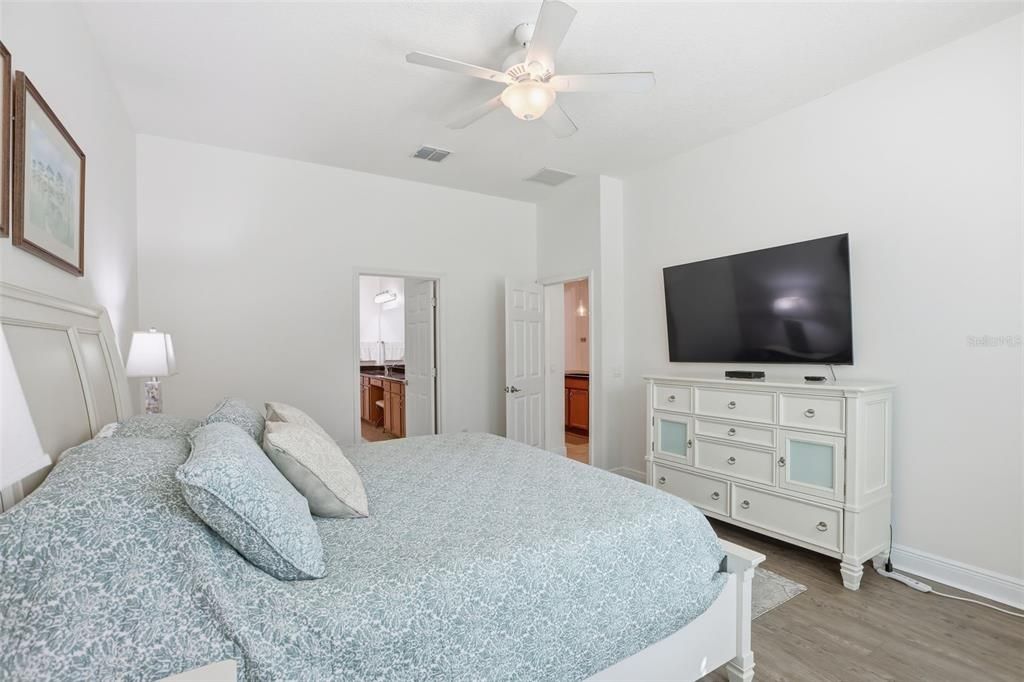 Под контрактом: $619,000 (3 спален, 2 ванн, 2072 Квадратных фут)