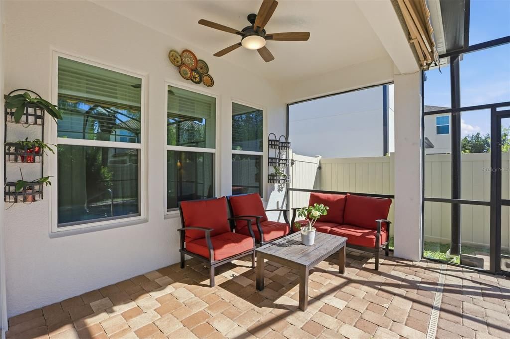 Под контрактом: $619,000 (3 спален, 2 ванн, 2072 Квадратных фут)