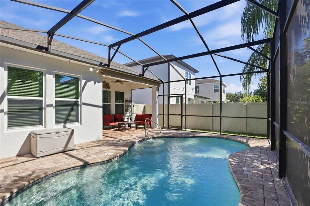 Под контрактом: $619,000 (3 спален, 2 ванн, 2072 Квадратных фут)