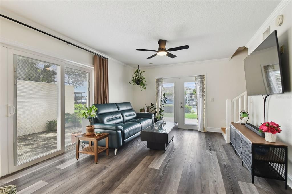 For Sale: $357,000 (2 beds, 2 baths, 1420 Square Feet)