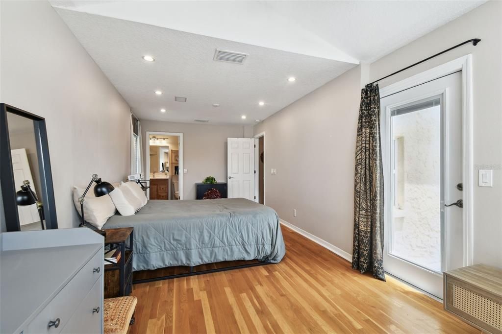 For Sale: $357,000 (2 beds, 2 baths, 1420 Square Feet)