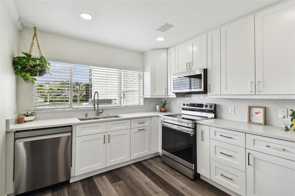 For Sale: $357,000 (2 beds, 2 baths, 1420 Square Feet)