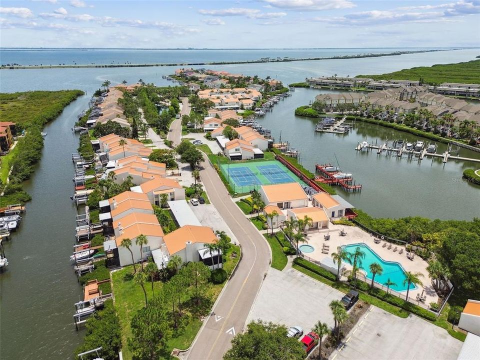 For Sale: $357,000 (2 beds, 2 baths, 1420 Square Feet)