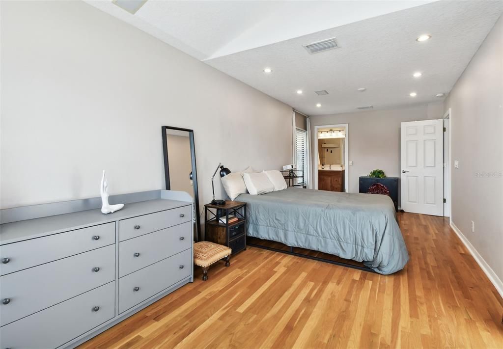 For Sale: $357,000 (2 beds, 2 baths, 1420 Square Feet)