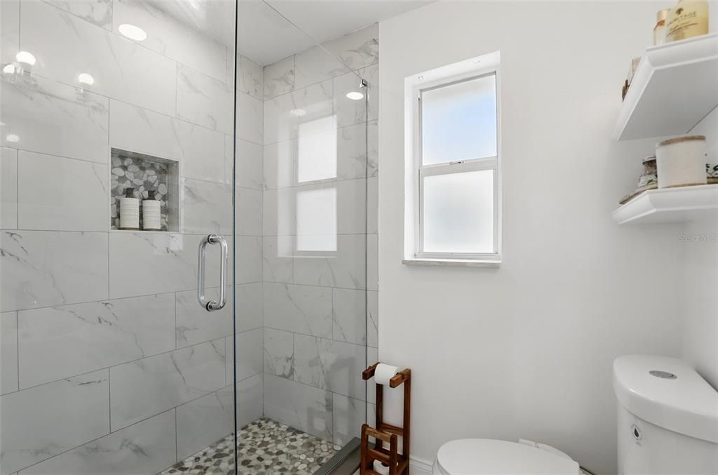 В аренду: $1,700 (2 спален, 1 ванн, 882 Квадратных фут)