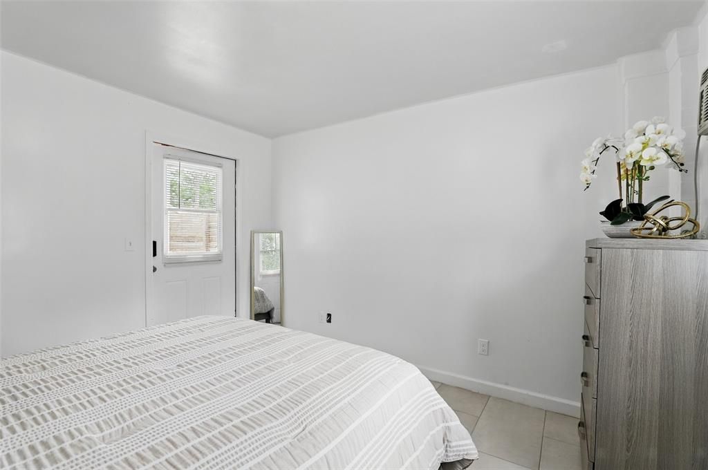 В аренду: $1,700 (2 спален, 1 ванн, 882 Квадратных фут)