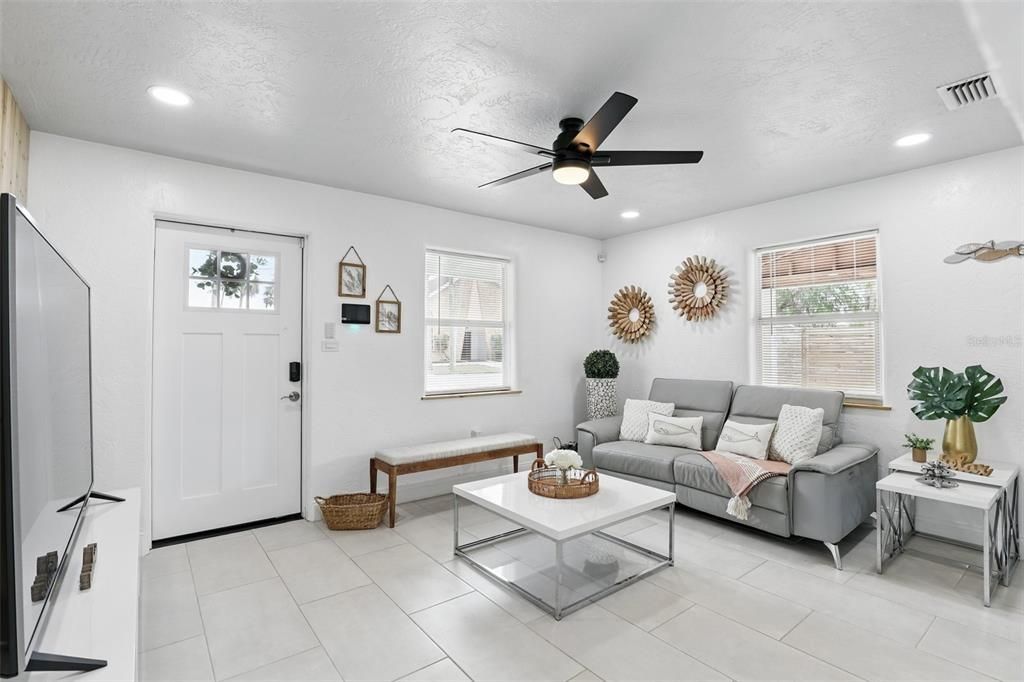 В аренду: $1,700 (2 спален, 1 ванн, 882 Квадратных фут)