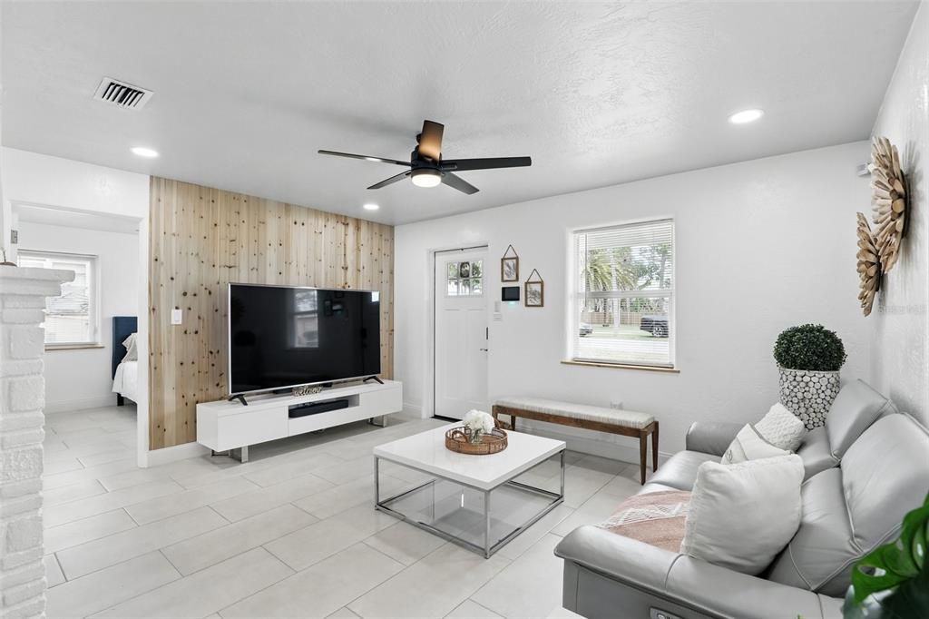 В аренду: $1,700 (2 спален, 1 ванн, 882 Квадратных фут)