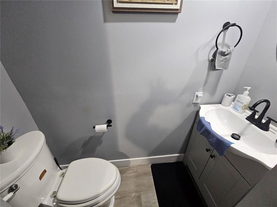 For Sale: $230,000 (2 beds, 1 baths, 768 Square Feet)