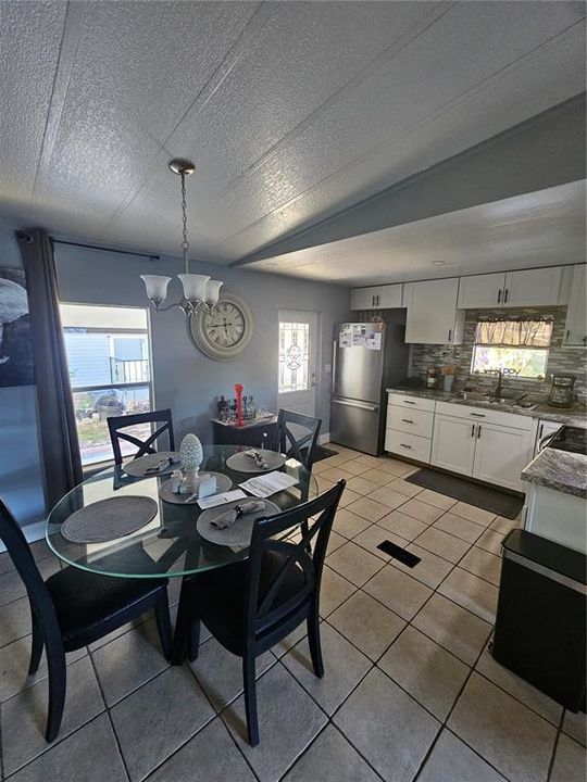 For Sale: $230,000 (2 beds, 1 baths, 768 Square Feet)