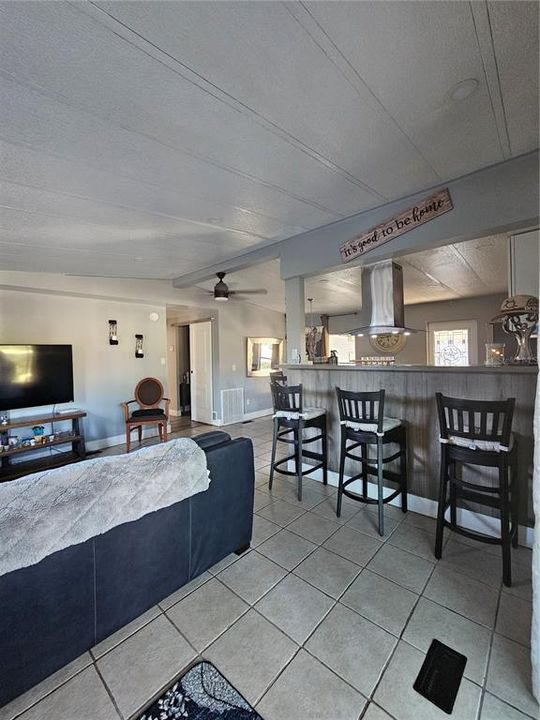 For Sale: $230,000 (2 beds, 1 baths, 768 Square Feet)