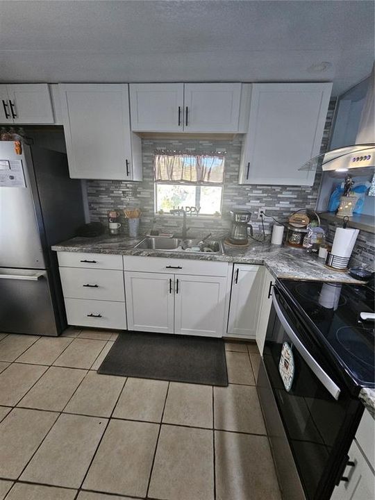 For Sale: $230,000 (2 beds, 1 baths, 768 Square Feet)