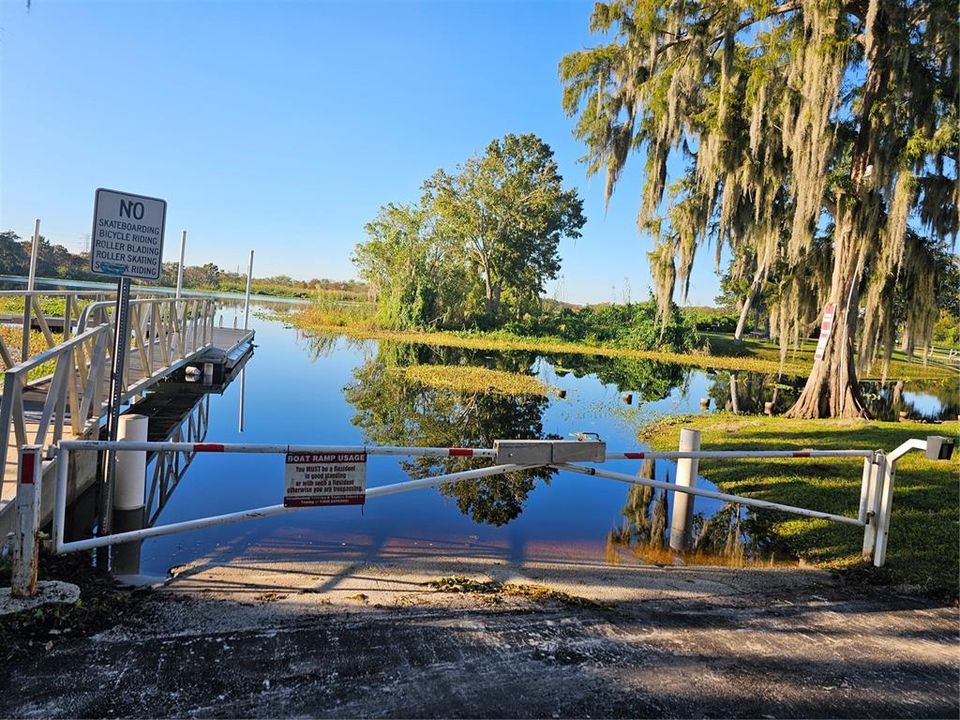 For Sale: $230,000 (2 beds, 1 baths, 768 Square Feet)