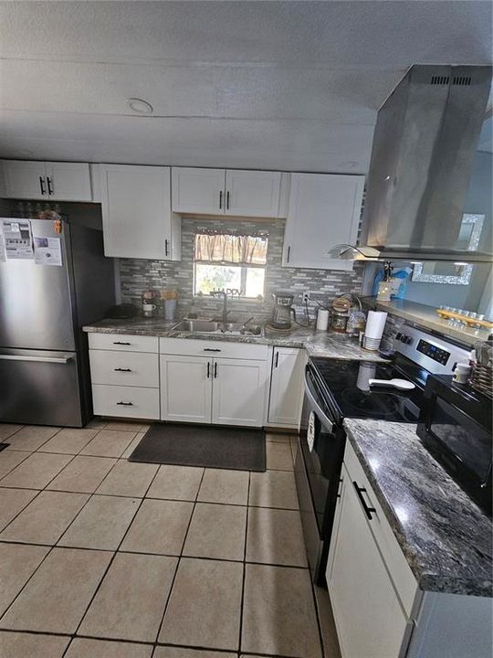 For Sale: $230,000 (2 beds, 1 baths, 768 Square Feet)