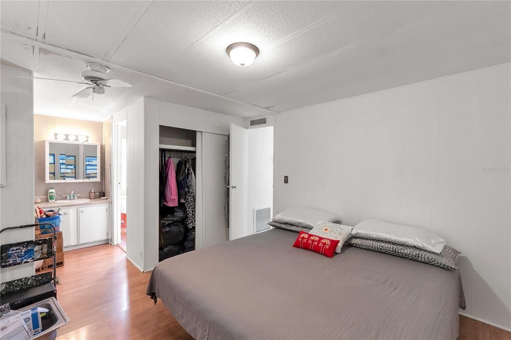 For Sale: $65,000 (2 beds, 2 baths, 800 Square Feet)