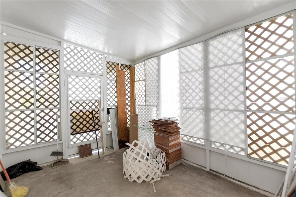 For Sale: $65,000 (2 beds, 2 baths, 800 Square Feet)