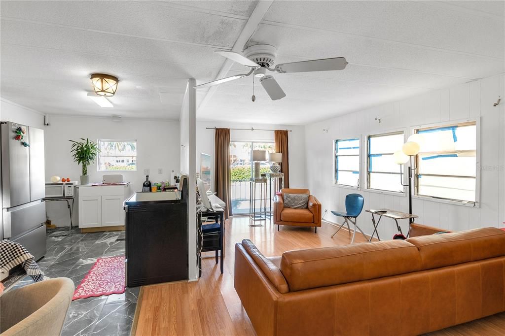 For Sale: $65,000 (2 beds, 2 baths, 800 Square Feet)