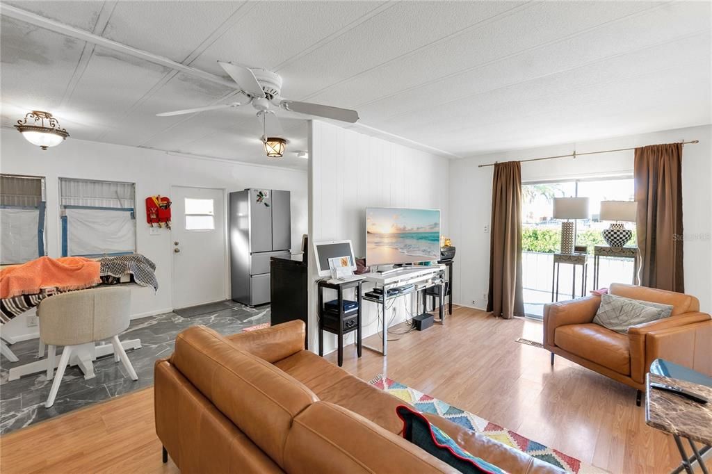 For Sale: $65,000 (2 beds, 2 baths, 800 Square Feet)