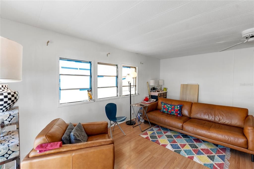 For Sale: $65,000 (2 beds, 2 baths, 800 Square Feet)