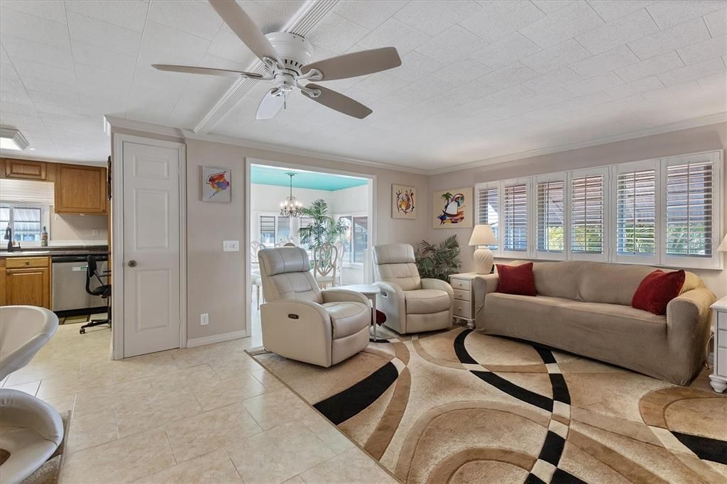 For Sale: $180,000 (2 beds, 2 baths, 1056 Square Feet)