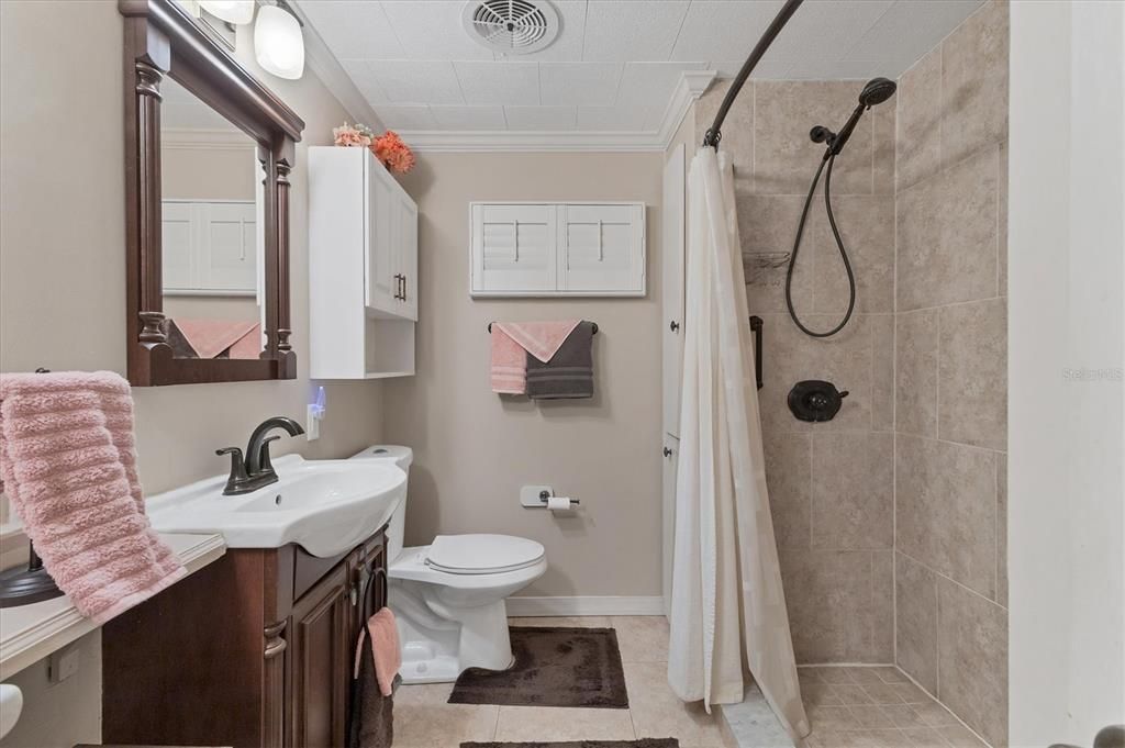 For Sale: $180,000 (2 beds, 2 baths, 1056 Square Feet)