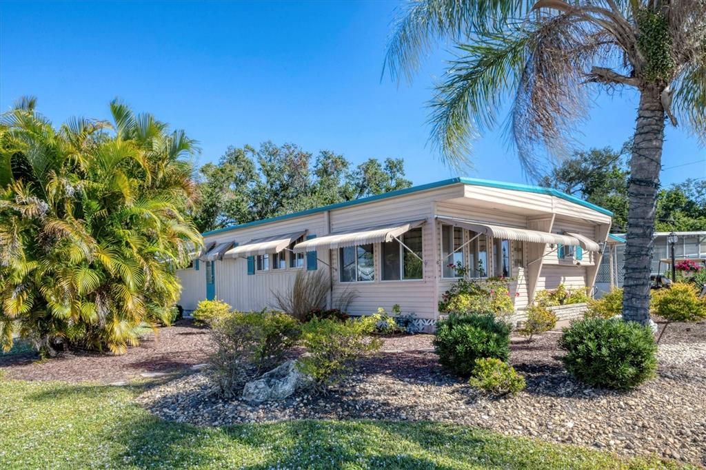 For Sale: $180,000 (2 beds, 2 baths, 1056 Square Feet)