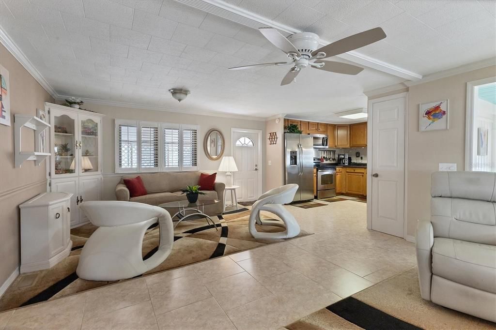 For Sale: $180,000 (2 beds, 2 baths, 1056 Square Feet)