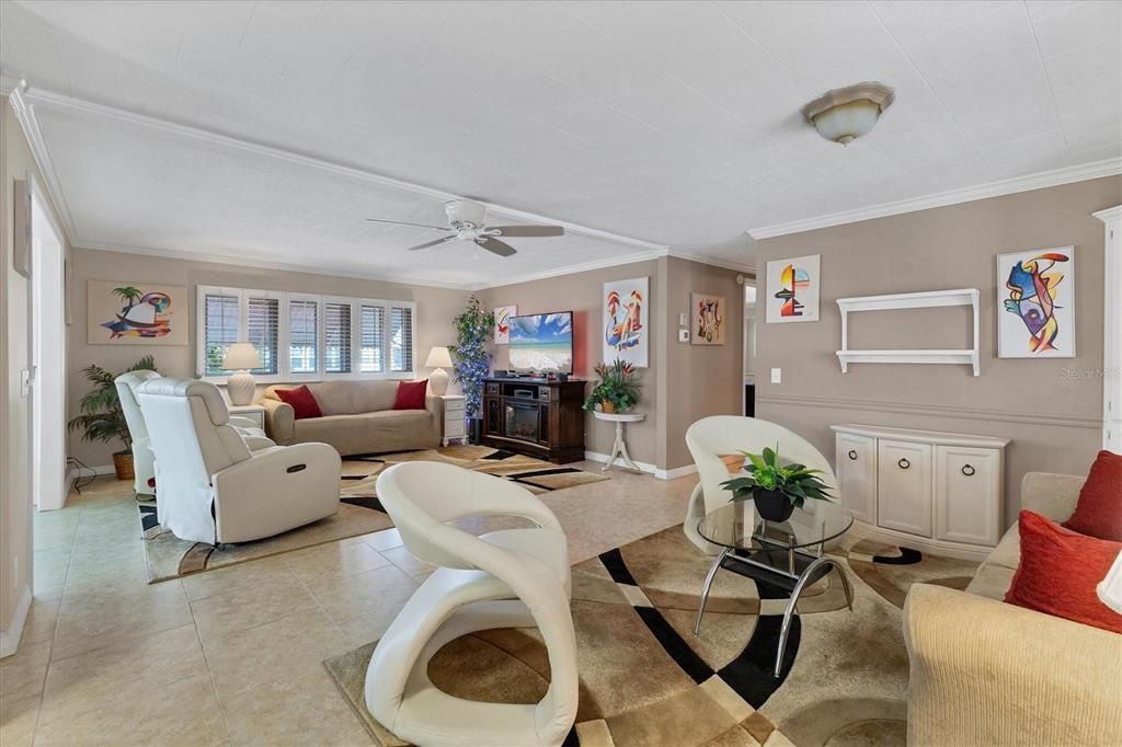 For Sale: $180,000 (2 beds, 2 baths, 1056 Square Feet)