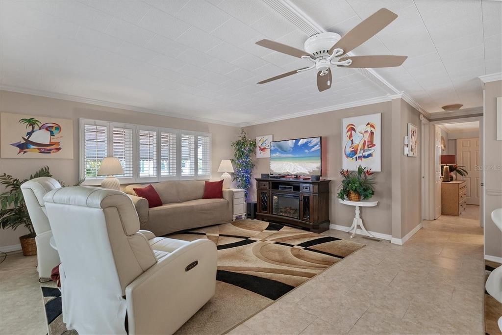 For Sale: $180,000 (2 beds, 2 baths, 1056 Square Feet)